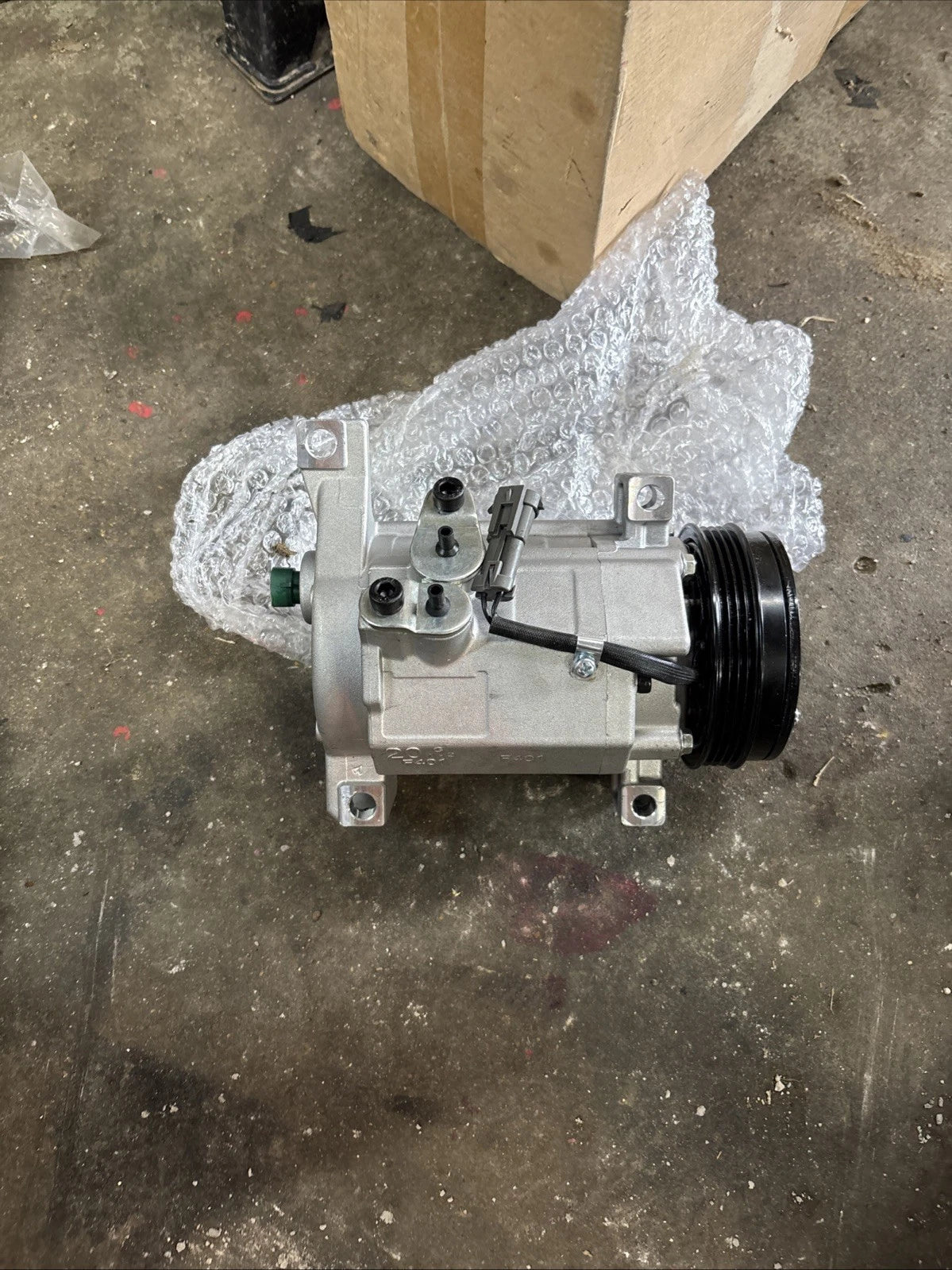 AC Compressor with Clutch Compatible 200-AC-LFDXQ-1826 For GMC For Yukon 01-09