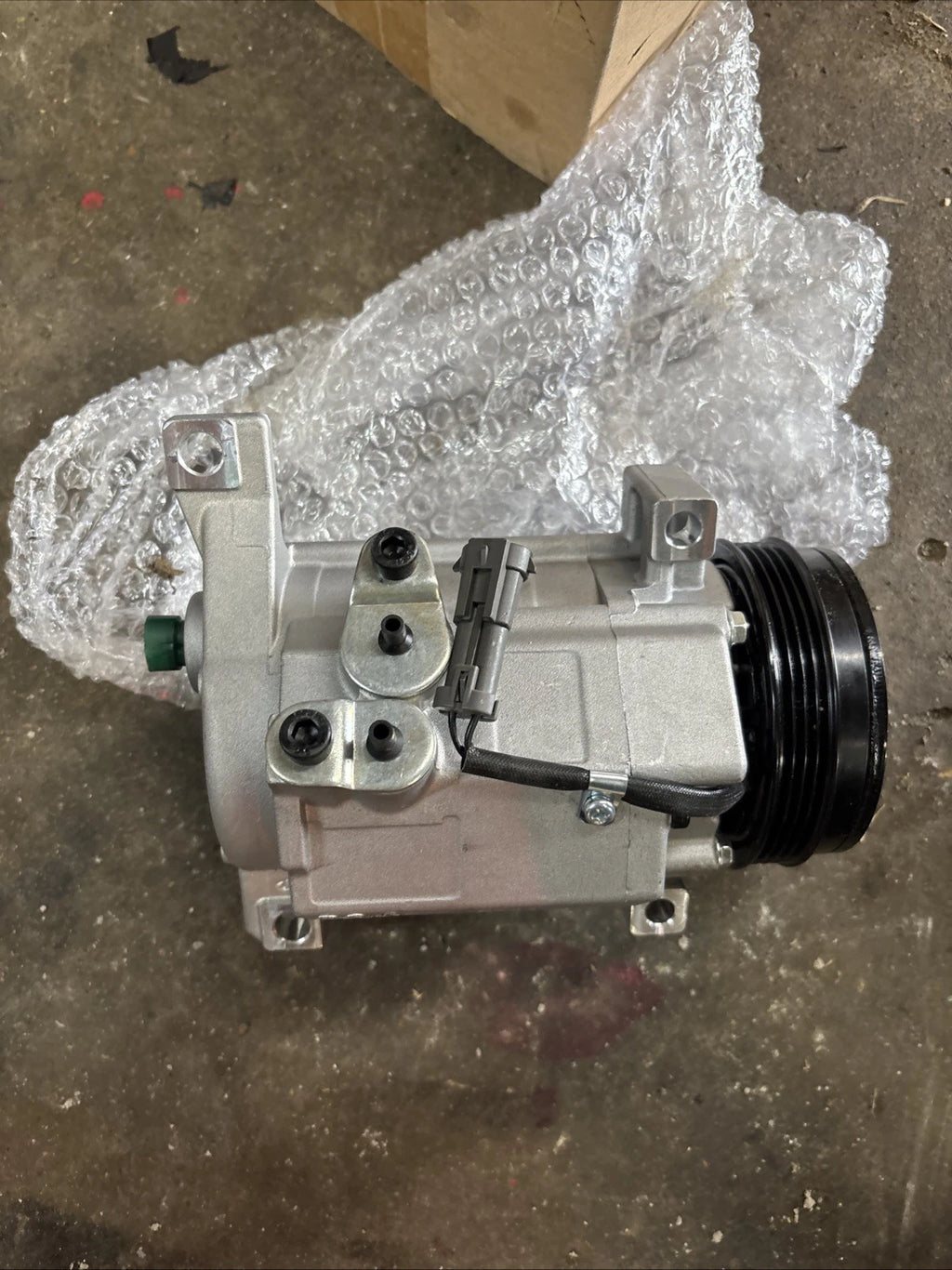 AC Compressor with Clutch Compatible 200-AC-LFDXQ-1826 For GMC For Yukon 01-09